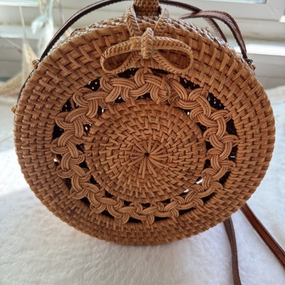 Crossbody - Picture 2 of 6